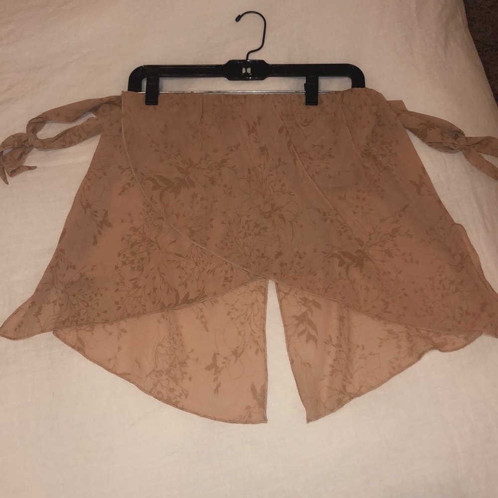 strapless top with ties on the arms!